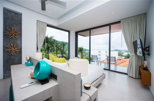 Foto 7 - Luxury 5-Bedroom Villa With Games Room in Kata