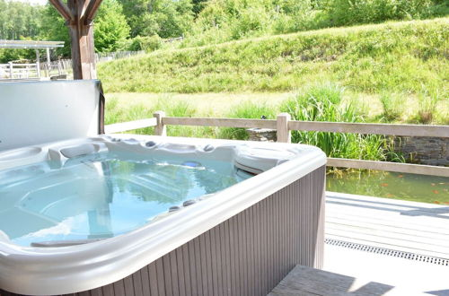 Photo 25 - Cozy Holiday Home in Bièvre with Hot Tub