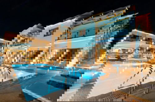 Photo 1 - Melydron Apartments