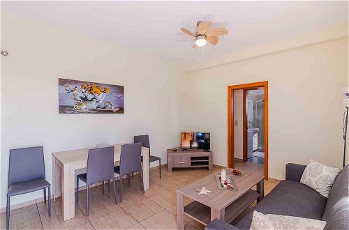 Foto 6 - Spacious 2 Bedroom House with Fantastic Yard
