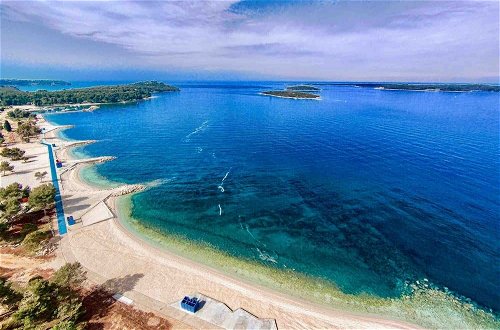 Photo 16 - Beautiful Villa With Swimming-pool in Pula Croatia
