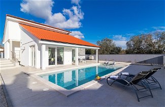 Foto 1 - Beautiful Villa With Swimming-pool in Pula Croatia