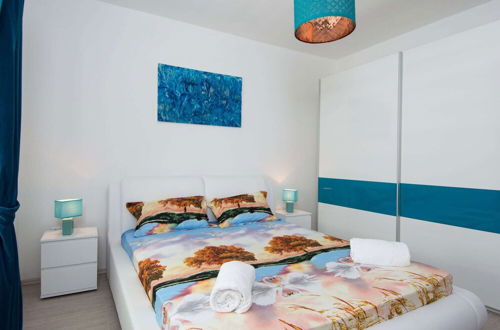 Photo 2 - Modern, Bright and Spacious sea View Apartment, Short Walk to the Beaches