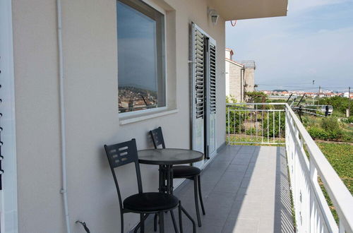 Photo 13 - Modern, Bright and Spacious sea View Apartment, Short Walk to the Beaches