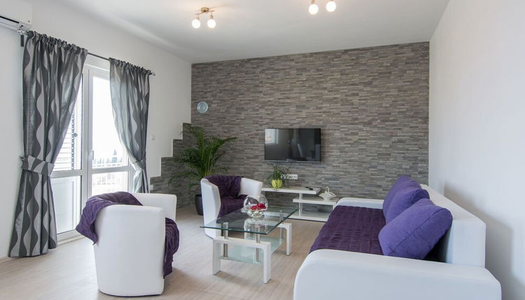 Photo 1 - Modern, Bright and Spacious sea View Apartment, Short Walk to the Beaches