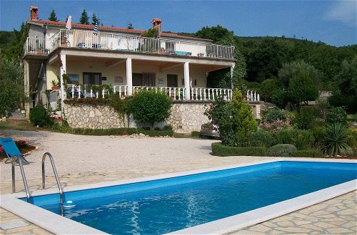 Foto 1 - Comfortable Holiday Home in Labin With Shared Pool and by the sea