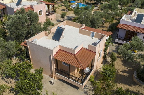 Photo 30 - Snug Holiday Home in Pagkalohori With Communal Pool