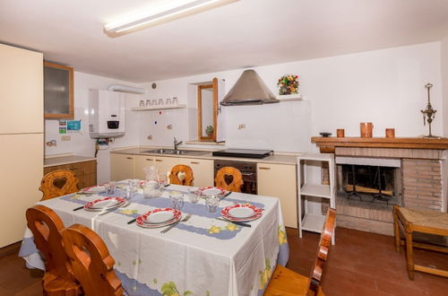 Photo 10 - Borgo Santa Lucia Apartment with Private Parking & Garden