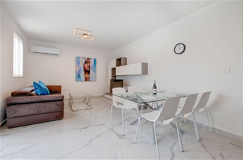 Photo 17 - Stylish 2BR Apartment in Central St Julians