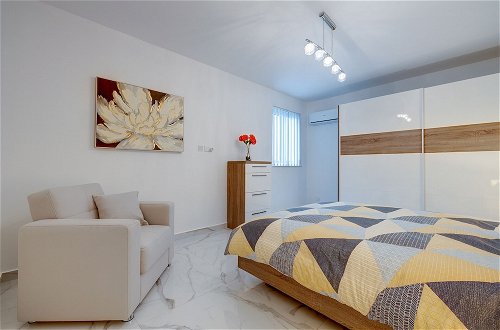 Photo 4 - Stylish 2BR Apartment in Central St Julians