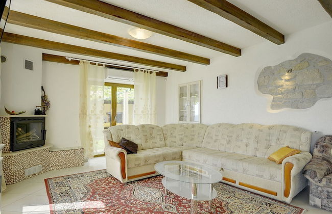 Villa in Lupoglav With Pool Near the Sea - Photo 11