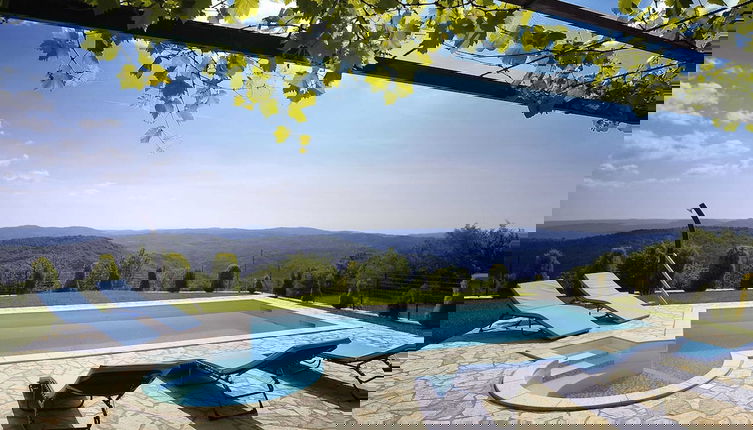 Foto 1 - Spacious Villa With Pool in Lupoglav