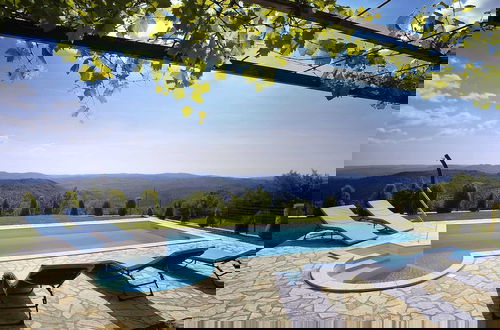 Foto 1 - Spacious Villa With Pool in Lupoglav