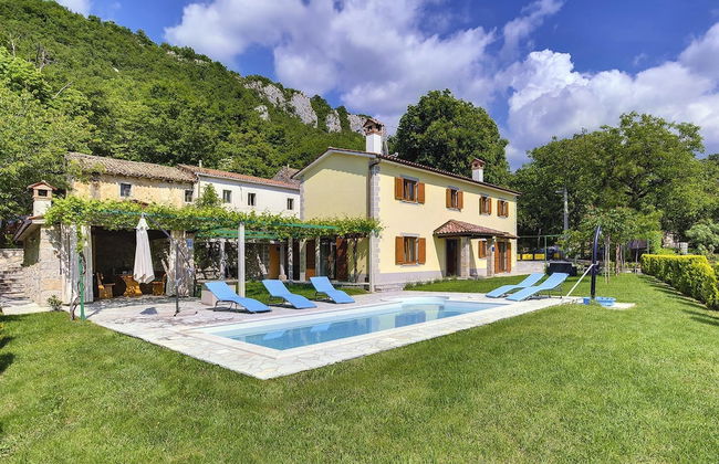Villa in Lupoglav With Pool Near the Sea - Photo 24