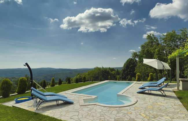 Villa in Lupoglav With Pool Near the Sea - Photo 25