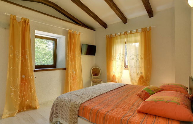Villa in Lupoglav With Pool Near the Sea - Photo 3