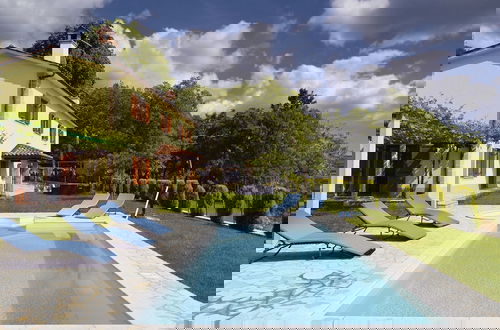 Foto 17 - Spacious Villa With Pool in Lupoglav