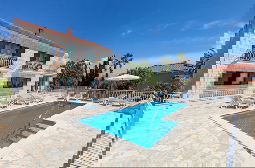 Photo 33 - Villa in Sumartin Near the Beach & Ferry Port