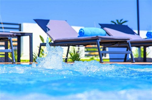 Foto 11 - Villa Solaris Heated Pool & Hot Tub