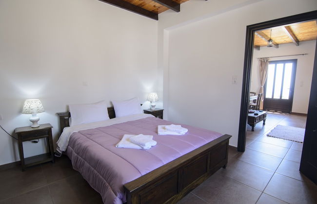 Traditional Apartments Madares - Photo 8