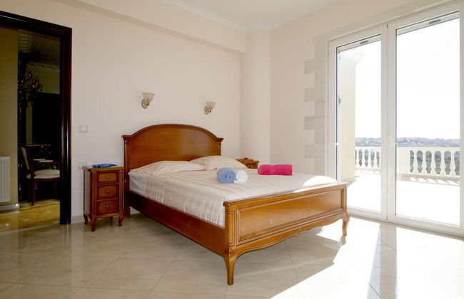 Luxurious Villa Anthi - Photo 3