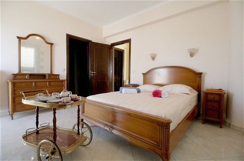 Photo 5 - Luxurious Villa Anthi