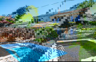 Foto 1 - Conventional Holiday Home in Umag With Private Pool