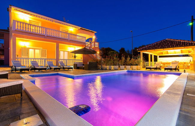 Family Friendly Pool House Ana - Foto 1