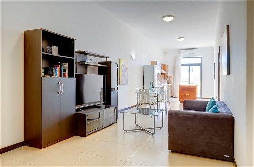 Foto 13 - Modern 2 Bedroom Maisonette in Central Sliema