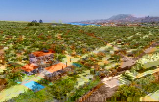 Foto 2 - Villa Giannis Large Private Pool Walk to Beach A C Wifi Car Not Required Eco-friendly - 2088