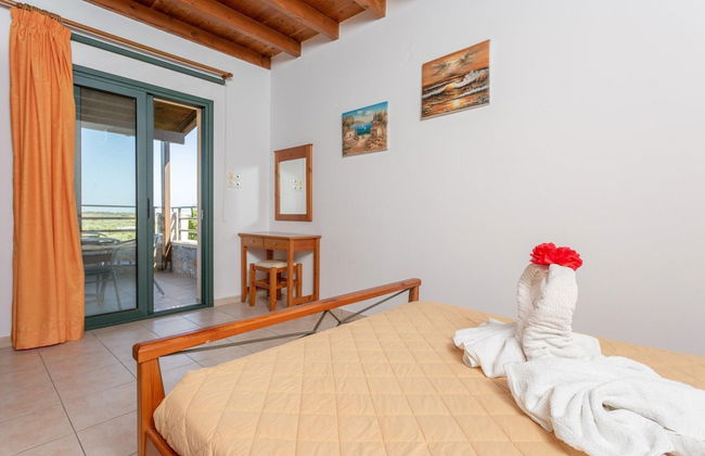 Andreas Beach Villa Large Private Pool Walk to Beach Sea Views A C Wifi Car Not Required - 1654 - Photo 5
