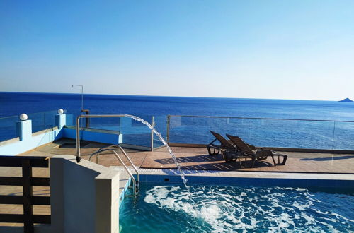 Photo 12 - Luxurious Villa Paradise PRIVATE BEACH
