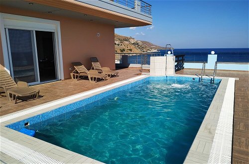 Foto 1 - Luxurious Villa Paradise PRIVATE BEACH