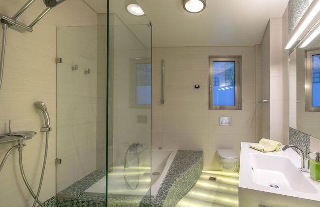Luxurious Villa Philoxenia - Photo 22