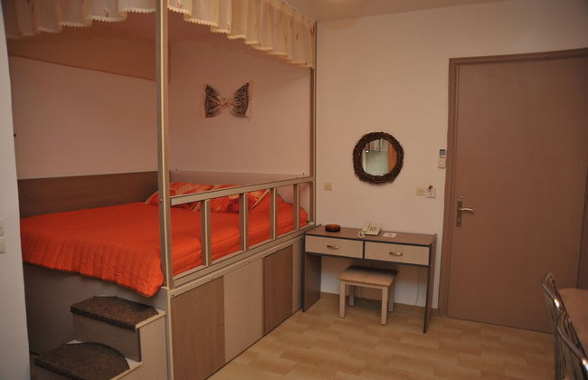 Takis Hotel - Photo 18