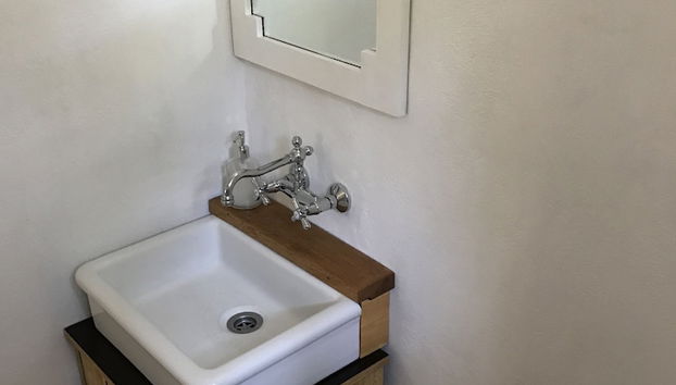 Bathroom sink