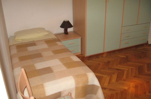 Photo 5 - Six Person Apartment With 2 Bedrooms Near the Beach in Pjescana Uvala