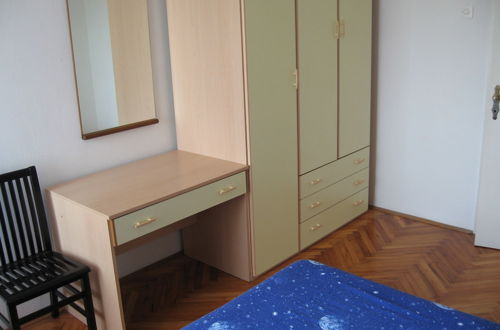 Foto 7 - Six Person Apartment With 2 Bedrooms Near the Beach in Pjescana Uvala