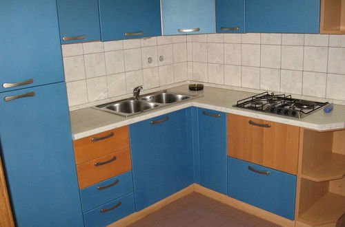 Photo 9 - Six Person Apartment With 2 Bedrooms Near the Beach in Pjescana Uvala