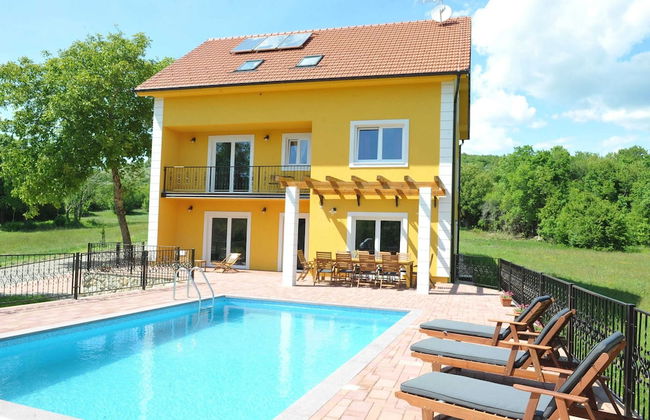 Villa in Tijarica With Private Pool - Foto 1