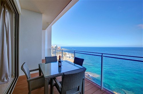 Foto 16 - Luxurious Apt With Ocean Views and Pool in Tigne Point