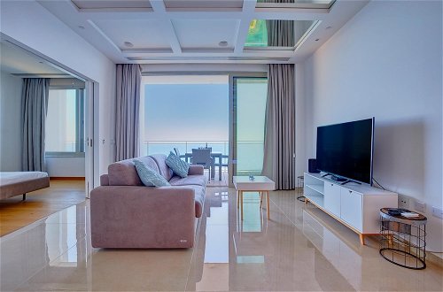 Foto 20 - Luxurious Apt With Ocean Views and Pool in Tigne Point