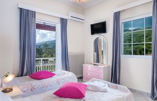 Zante 5 bedroom Villa with private pool and basketball court - Photo 5