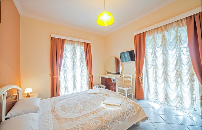 Zante 5 bedroom Villa with private pool and basketball court - Photo 4