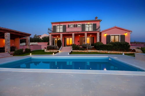 Foto 28 - Gorgeous Villa With Private Swimming Pool and Covered Terrace