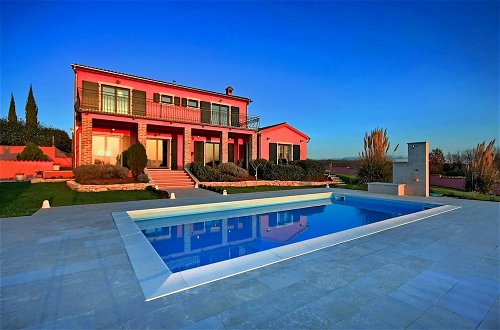 Foto 20 - Gorgeous Villa With Private Swimming Pool and Covered Terrace