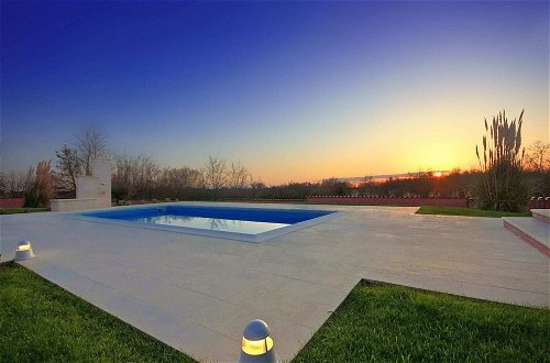 Foto 21 - Gorgeous Villa With Private Swimming Pool and Covered Terrace