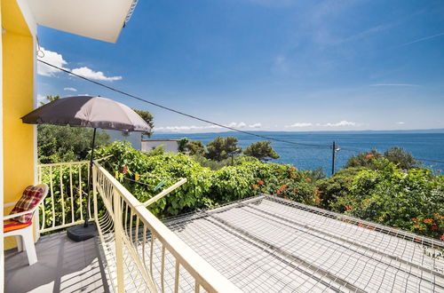 Photo 10 - Apt Next to the Beach w Balcony and sea View