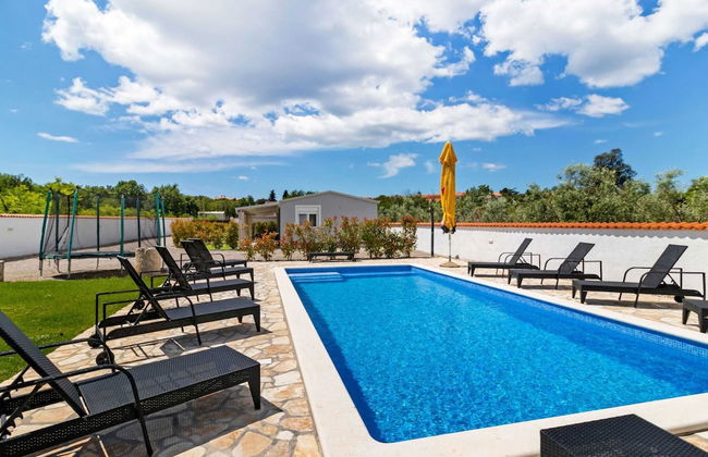 Stylish Holiday Home in Banjole With Swimming Pool - Foto 19