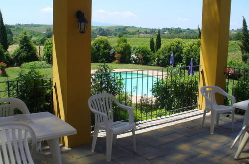 Foto 18 - Idyllic Holiday Home in Vinci With Swimming Pool